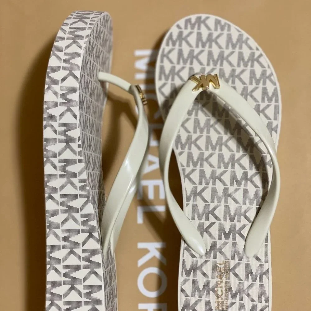 Michael Kors Flip Flop slipper  -Vanilla - Picture 5 of 13